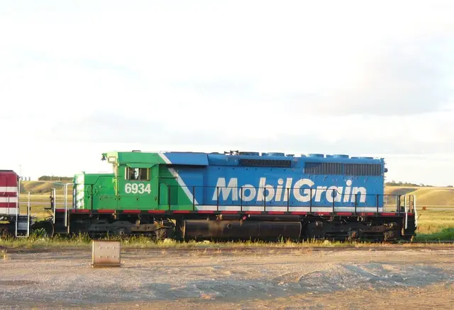 MobilGrain locomotive 6934 at the rail yard