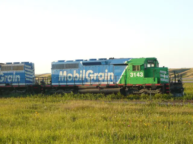 Mobil Grain locomotive 3143 at Aylesbury